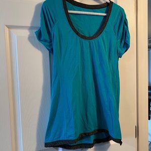 Lululemon Size 8 TShirt